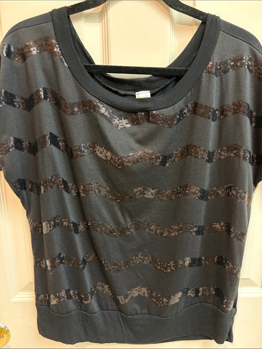 “J mode USA” Black Sequin Chevron Cap Sleeve Top